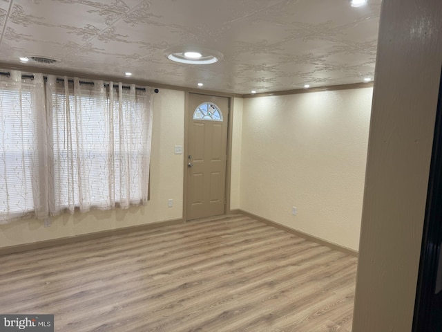 foyer entrance featuring visible vents, recessed lighting, light wood-type flooring, and baseboards