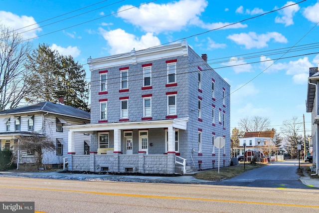475-477 2nd St, Highspire, PA 17034 - view of property with covered porch