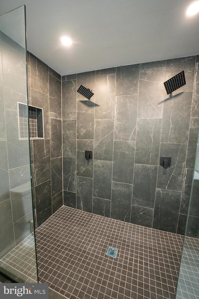 2005 N Lawrence St, Philadelphia, PA 19122 - full bath with a tile shower and recessed lighting