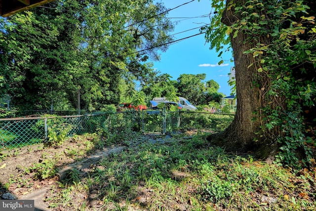 4707 Wrenwood Ave, Baltimore, MD 21212 - view of yard with fence