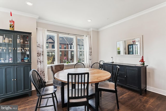 dining room featuring dark wood-style flooring, ornamental molding, baseboards, and recessed lighting
