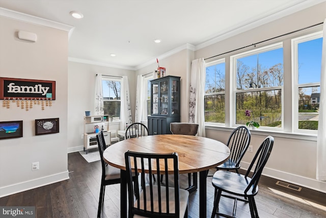 dining space with ornamental molding, visible vents, recessed lighting, dark wood-style flooring, and baseboards