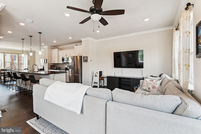 living room featuring crown molding, dark wood-style flooring, a ceiling fan, and recessed lighting