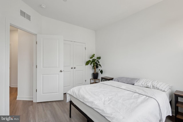 4902 Longmire Way Unit 24, Chantilly, VA 20151 - bedroom featuring wood finished floors, a closet, and baseboards