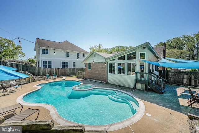 7306 Wayne Dr, Annandale, VA 22003 - view of swimming pool with a fenced backyard, a pool with connected hot tub, and a patio area