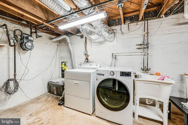 7306 Wayne Dr, Annandale, VA 22003 - laundry area with laundry area and washer and clothes dryer