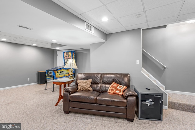 living room featuring visible vents, carpet flooring, baseboards, a drop ceiling, and recessed lighting