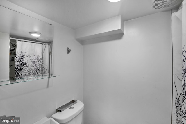 full bathroom featuring toilet