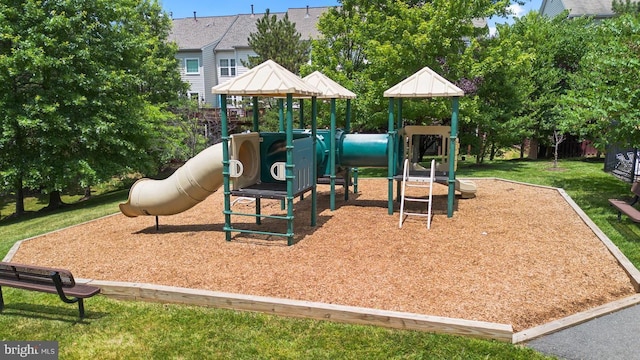11623 Cavalier Landing Ct Unit 305, Fairfax, VA 22030 - community play area with a yard