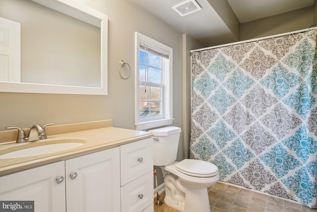 full bath with toilet, vanity, a shower with shower curtain, and visible vents