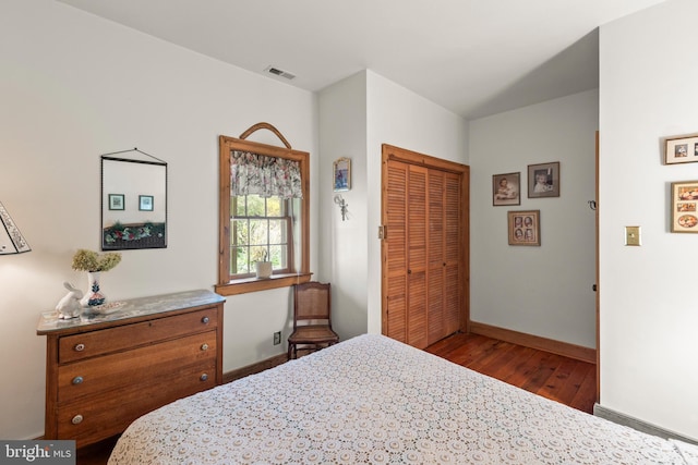 1460 Pitcock Ln, Winchester, VA 22602 - bedroom featuring a closet, visible vents, wood-type flooring, and baseboards