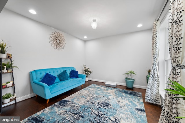 living area featuring recessed lighting, baseboards, and wood finished floors