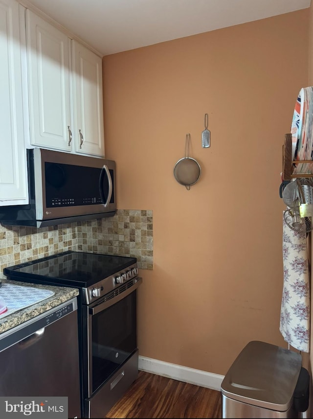 10020 Dakin Ct, Cheltenham, MD 20623 - kitchen with appliances with stainless steel finishes, tasteful backsplash, dark wood-type flooring, white cabinetry, and baseboards