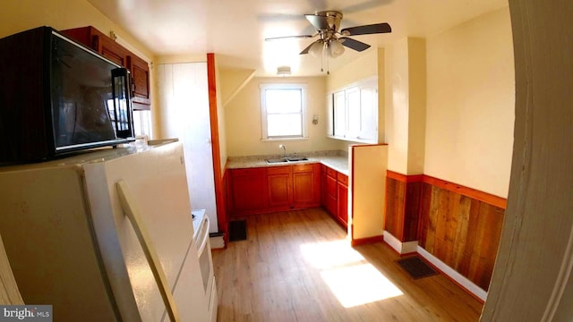 8354 Cumberland Rd, Springfield, WV 26763 - kitchen with a wainscoted wall, a sink, visible vents, a ceiling fan, and black microwave