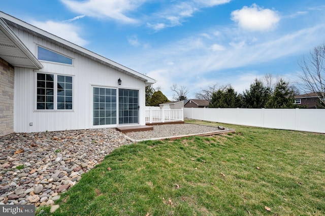 view of yard featuring a fenced backyard