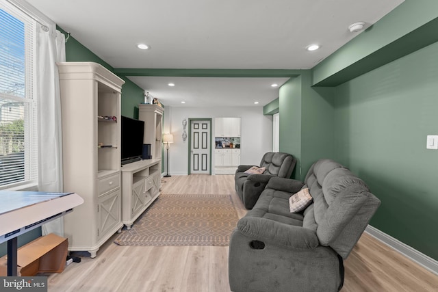 living room featuring light wood-style flooring, recessed lighting, and baseboards