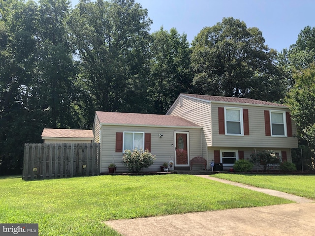 4071 Powell Ct, Waldorf, MD 20602 - tri-level home featuring a front yard and fence