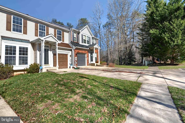 view of front of house with a front lawn, a garage, and driveway