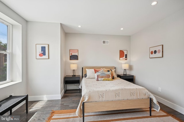 bedroom with visible vents, baseboards, and recessed lighting