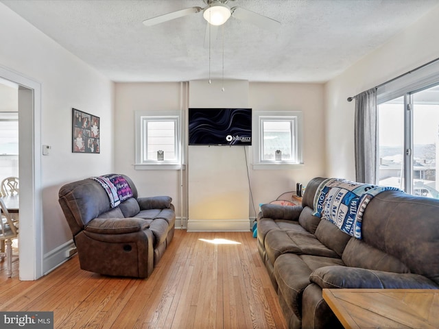 433 Williams St, Cumberland, MD 21502 - living room featuring baseboards, light wood-style floors, ceiling fan, and a textured ceiling