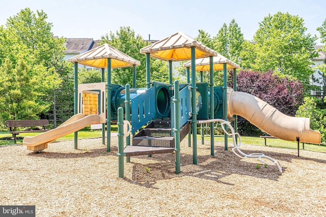 11575 Cavalier Landing Ct Unit 402, Fairfax, VA 22030 - view of communal playground