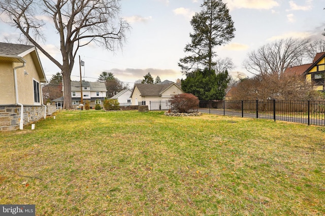 view of yard featuring a residential view