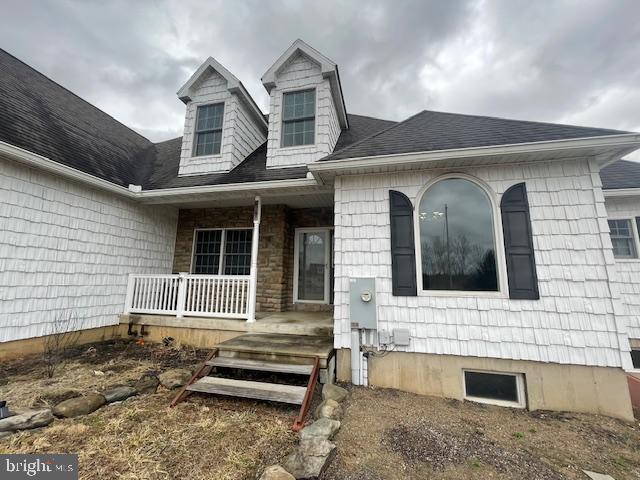 125 Hillview Rd, Kunkletown, PA 18058 - view of front of home featuring covered porch and a shingled roof