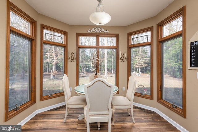 dining room with visible vents, dark wood-type flooring, and baseboards