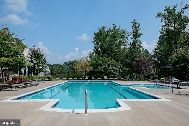 8725 Warm Waves Way Unit 10, Columbia, MD 21045 - community pool with a patio