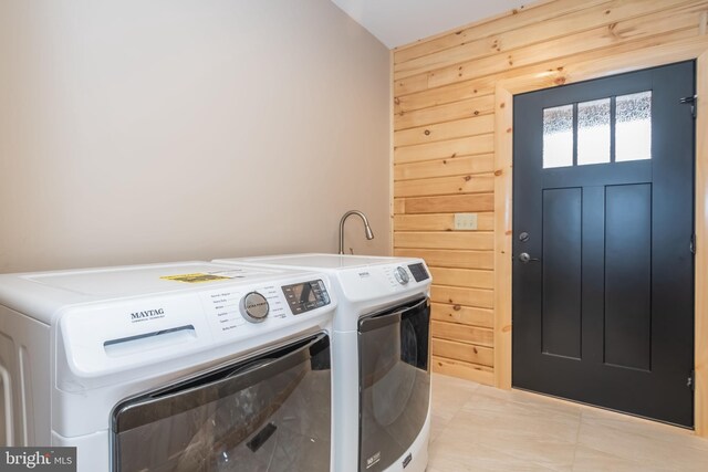 laundry room with washing machine and clothes dryer
