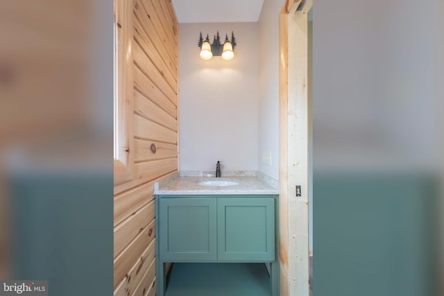 bathroom featuring a sink