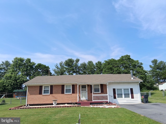 113 Meadowlark Ln, Stephens City, VA 22655 - ranch-style home with a porch, a front lawn, brick siding, and asphalt driveway