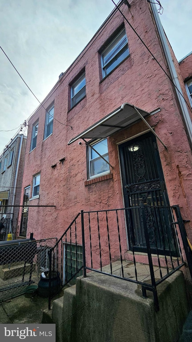2105 S Woodstock St, Philadelphia, PA 19145 - exterior space featuring fence