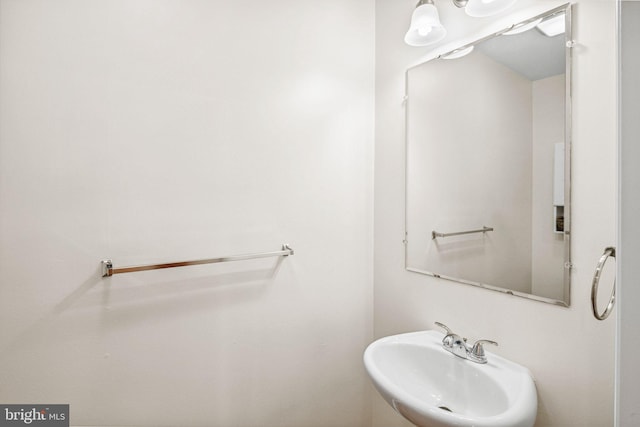 396 Delmar St, Philadelphia, PA 19128 - bathroom featuring a sink