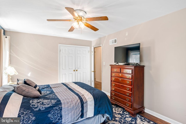 3672 Cimmeron Rd, York, PA 17402 - bedroom featuring a closet, wood finished floors, visible vents, a ceiling fan, and baseboards
