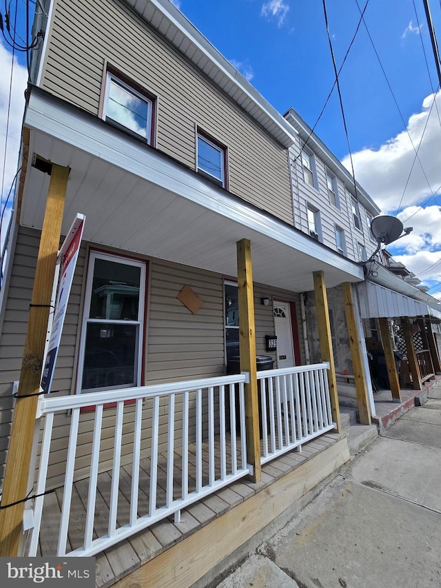 325 W Washington St, Tamaqua, PA 18252 - view of front of house featuring a porch