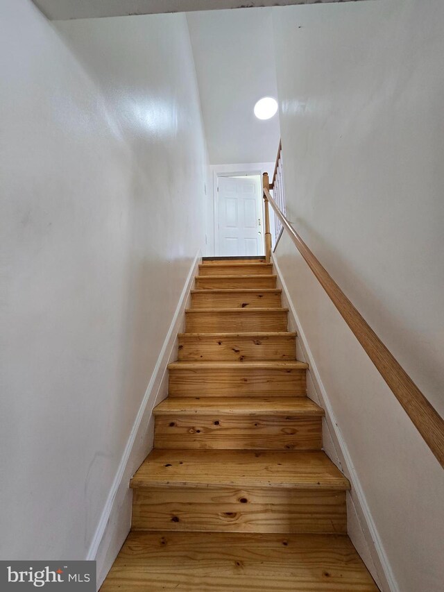 325 W Washington St, Tamaqua, PA 18252 - view of staircase