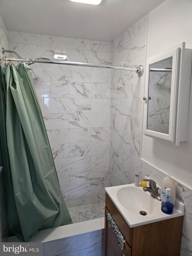 325 W Washington St, Tamaqua, PA 18252 - full bathroom with vanity, tile walls, and a tile shower