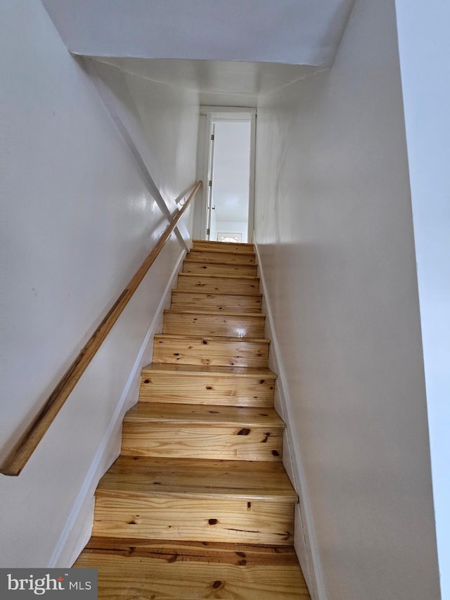 325 W Washington St, Tamaqua, PA 18252 - view of staircase