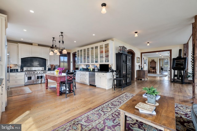 9425 Blackpond Ln, Delaplane, VA 20144 - living area with light wood-style flooring and recessed lighting