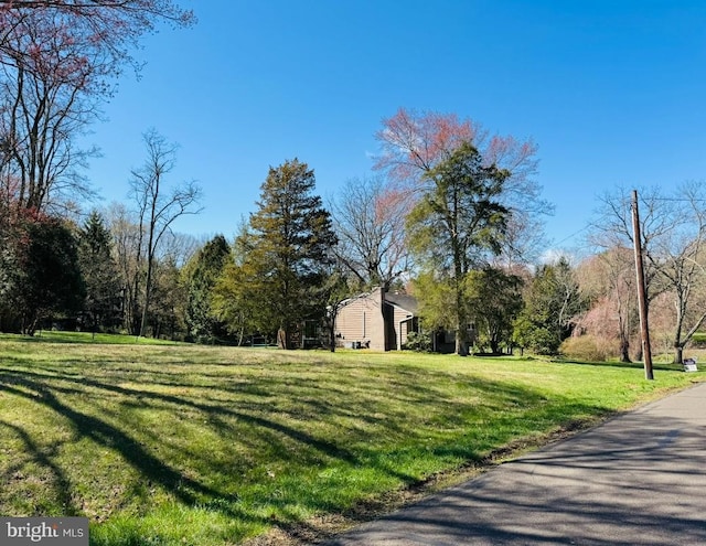 7 Walton Dr, New Hope, PA 18938 - view of property's community with a lawn