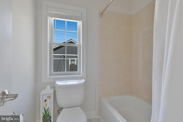 full bathroom featuring shower / bath combo, toilet, and baseboards