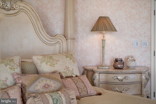 12201 Wight St Unit 301, Ocean City, MD 21842 - sitting room featuring wallpapered walls