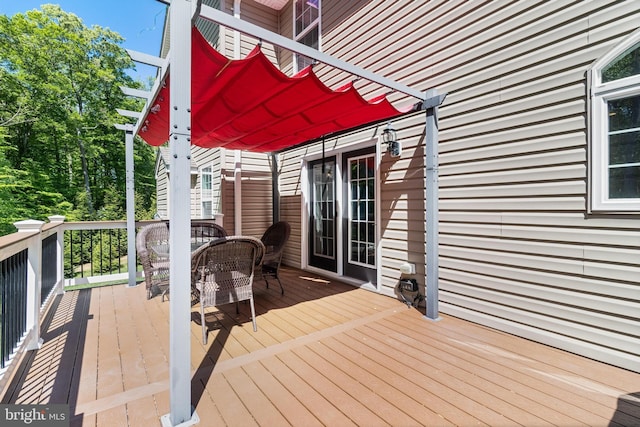 deck featuring outdoor dining area