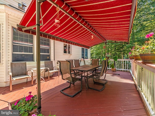 deck featuring outdoor dining space