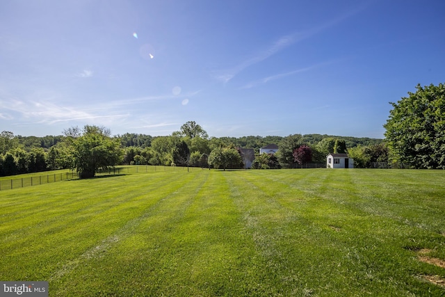 view of yard featuring a rural view