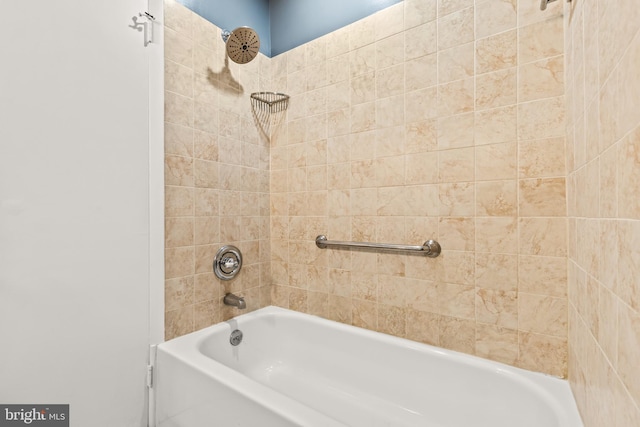 2646 S June St, Arlington, VA 22202 - full bath with bathing tub / shower combination