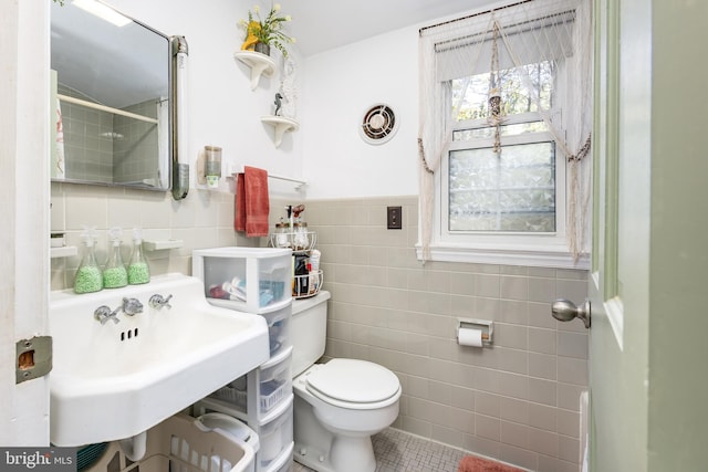 26547 Old State Rd, Crisfield, MD 21817 - full bath featuring tile walls, toilet, tile patterned flooring, a shower, and wainscoting