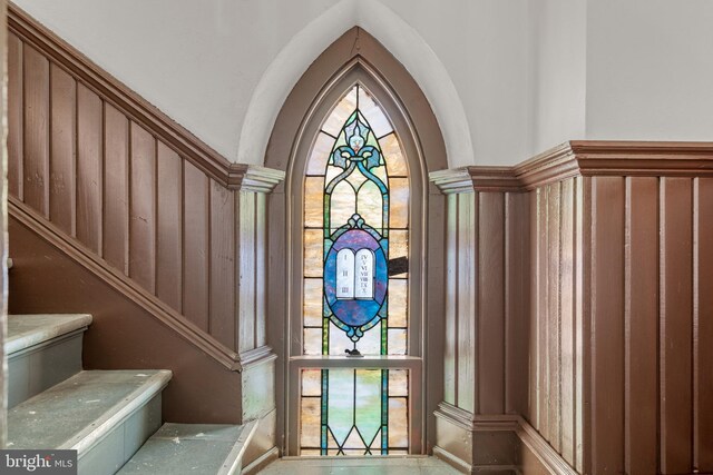 336 7th St N, Lebanon, PA 17042 - stairs with lofted ceiling and arched walkways