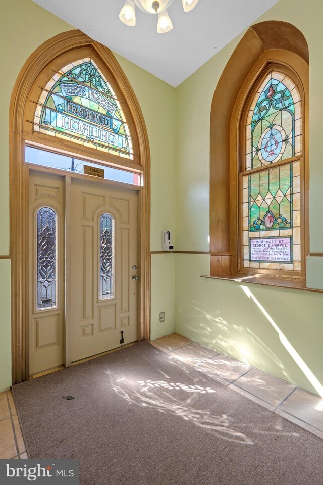 336 7th St N, Lebanon, PA 17042 - entrance foyer with a high ceiling and carpet floors